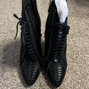 Vince Camuto Megara Black Soft Leather Bootie New in Box Size 7.5